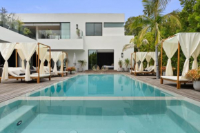 Impeccable Modern Mansion in Beverly Hills Flats